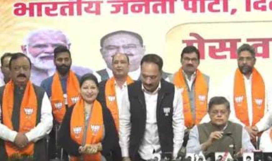 Political News: आप के 8 बागी विधायक बीजेपी में हुए शामिल, चुनाव से पहले केजरीवाल को लगा बड़ा झटका