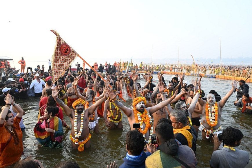 Maha Kumbh 2025: बसंत पंचमी पर पवित्र त्रिवेणी संगम में अमृत स्नान करने वाले साधु संतों और श्रद्धालुओं को सीएम योगी ने दी बधाई। 