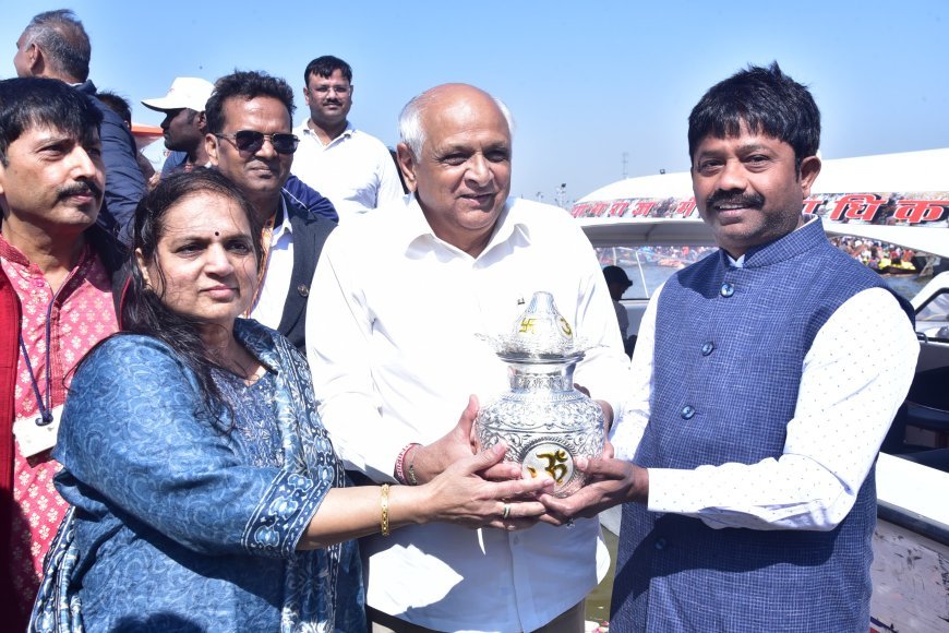 Maha Kumbh 2025: गुजरात के सीएम भूपेंद्र पटेल ने भी लगाई पावन डुबकी, बोले- त्रिवेणी संगम में स्नान सौभाग्य की बात