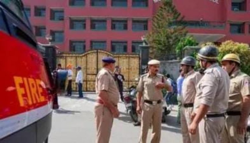 Delhi: दिल्ली-नोएडा के स्कूलों को फिर मिली बम से उडाने की धमकी, सुरक्षा एजेंसियां अलर्ट