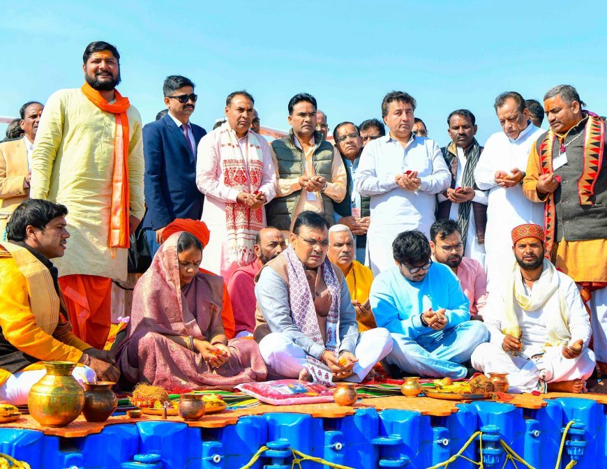 Maha Kumbh 2025: राजस्थान के CM ने कैबिनेट संग संगम में लगाई पावन डुबकी, त्रिवेणी तट पर हुई कैबिनेट बैठक