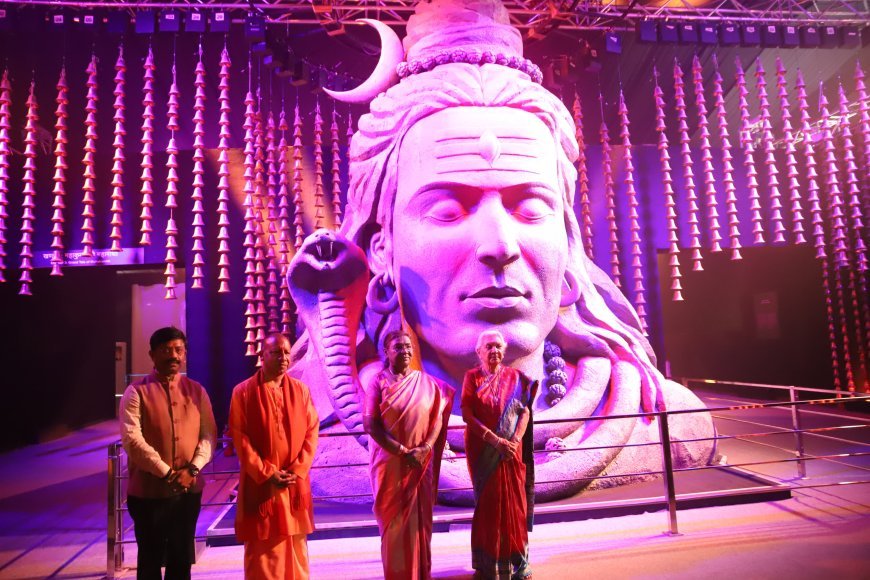 Maha Kumbh 2025: राष्ट्रपति द्रौपदी मुर्मू ने त्रिवेणी संगम के पवित्र जल में स्नान कर देशवासियों के लिए की प्रार्थना