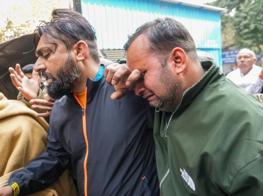 शर्मनाक- भगदड़ के बीच जेबकतरों ने यात्रियों को लूटा, भीषण आपदा के बीच शर्मसार करने वाली तस्वीरें आईं सामने