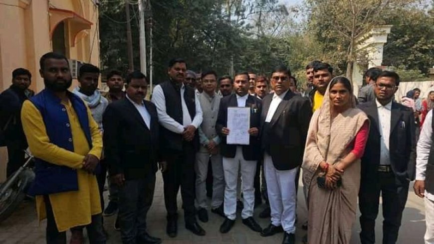 Hardoi News: स्नेहा कुशवाहा को न्याय दिलाने को लेकर दिव्यांग युवा शक्ति संगठन के पदाधिकारी कार्यकर्ता ने डीएम को सौपा ज्ञापन। 