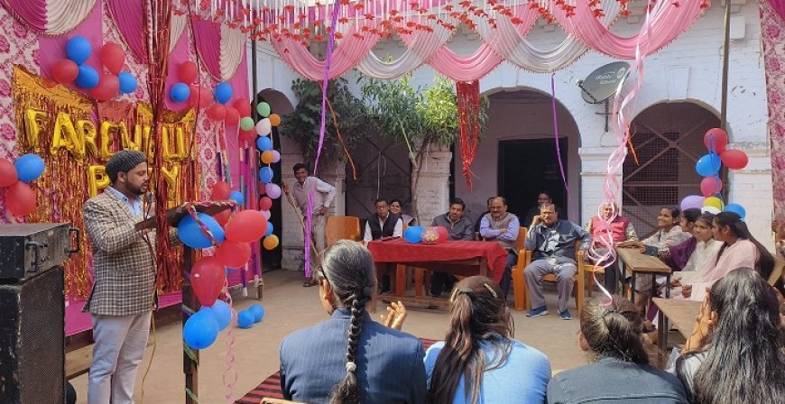 Hardoi News: विदाई समारोह में छात्र छात्राओं को उपहार देकर सम्मानित किया गया। 