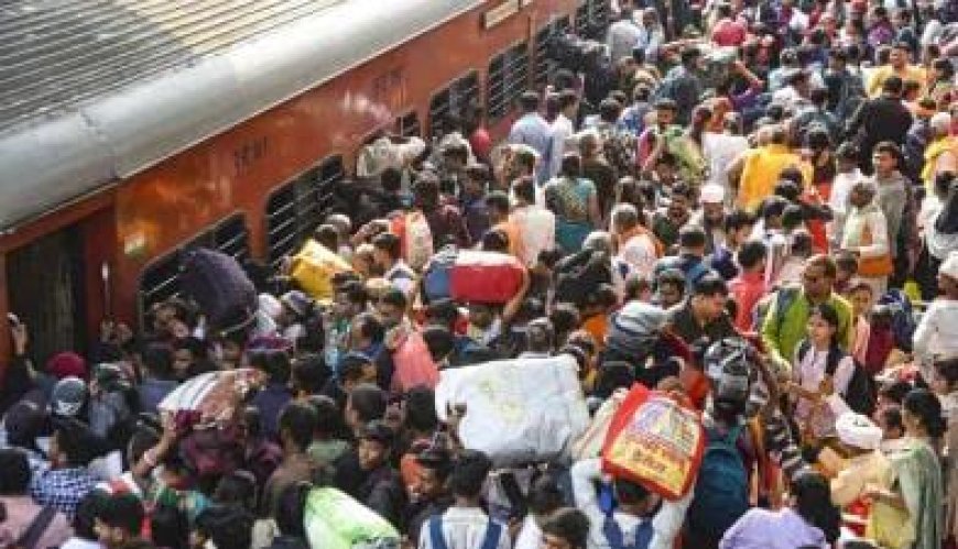 Mahakumbh 2025: महाकुंभ जाने वाले यात्रियों के लिए रेलवे ने की विशेष व्यवस्था, भीड़ बढ़ने को लेकर उठाया गया कदम। 
