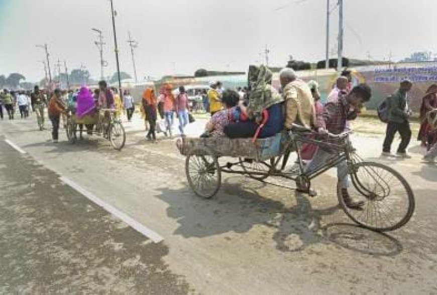 मां को घर में बंद कर शख्स पत्नी और बच्चों के साथ चला गया महाकुंभ, भूख से तड़पती रही मां