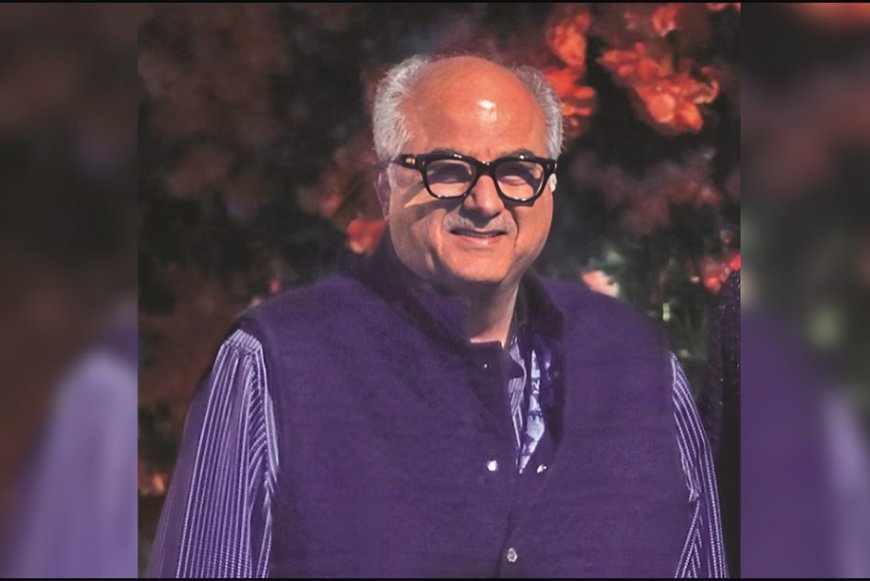 Maha Kumbh 2025: फिल्म निर्माता बोनी कपूर और शंकराचार्य श्री श्री श्री भारती तीर्थ महास्वामीजी ने लगाई पावन डुबकी