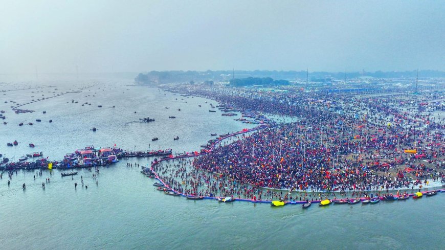 Maha Kumbh 2025: पश्चिम बंगाल के श्रद्धालुओं ने लगाए जय श्री राम के नारे, हर हर गंगे के उदघोष से गूंजा महाकुम्भ (Maha Kumbh)