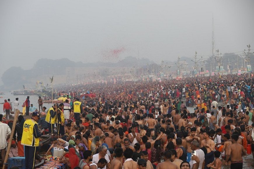 Maha Kumbh 2025: महाकुम्भ में 65 करोड़ से ज्यादा श्रद्धालुओं ने फहराई सनातन की धर्म ध्वजा। 
