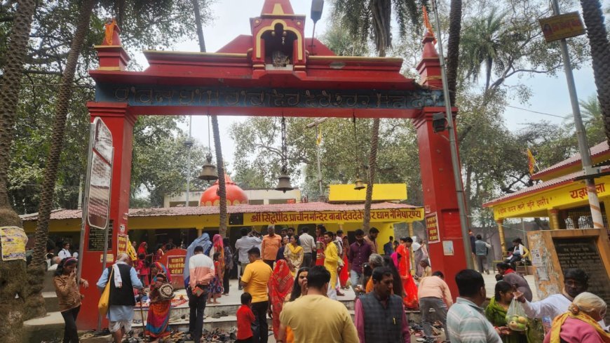 Sitapur News: महाशिवरात्रि के पावन पर्व पर बाबा देव देवेश्वर धाम में श्रद्धालुओं की उमडी भीड़, दर्शन के लिए लगी लंबी कतारें