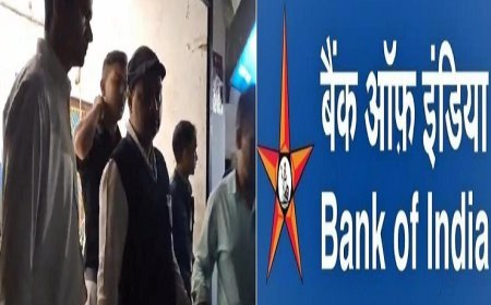 Hardoi News: रिश्वत लेते रंगे हाथों पकड़े गए बैंक ऑफ इंडिया के ऋण अधिकारी शोभित श्रीवास्तव। 