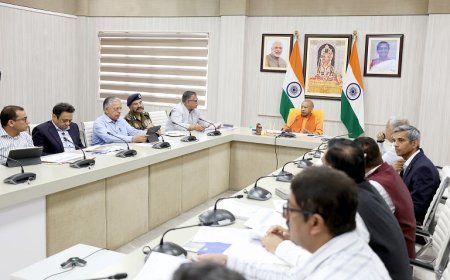 Lucknow News: मुख्यमंत्री योगी आदित्यनाथ ने की केंद्र व राज्य सरकार से संबंधित विकास परियोजनाओं की समीक्षा। 