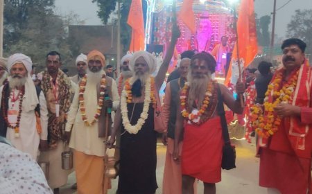 Sitapur News: गगन भेदी रामाध्वनि के जयकारों के साथ प्रारम्भ हुई धार्मिक चौरासी कोसीय होली परिक्रमा।