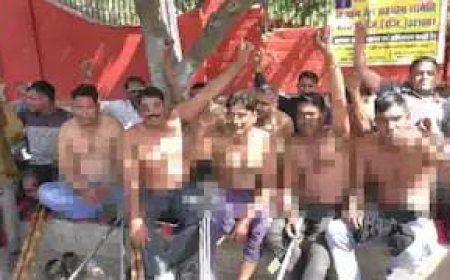 Rajasthan News: राजस्थान में अर्धनग्न होकर दिव्यांगों ने किया प्रदर्शन, सरकार से की ये मांग। 