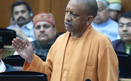 Lucknow News: सपा लोहिया के रास्ते से भटकी, औरंगजेब को बना रही आदर्श : योगी (Yogi)