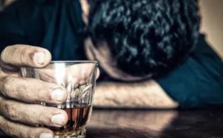 Maharashtra News: सार्वजनिक स्थानों पर शराब पीना पड़ सकता है महंगा, सरकार ला सकती है बिल। 