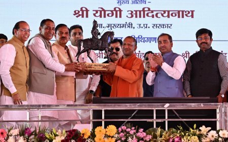 Gautam Buddha Nagar News: अकबर हो या औरंगजेब, सबकी मानसिकता एक, Gautam Buddha Nagar में गरजे योगी (Yogi) आदित्यनाथ