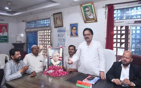 Kanpur News: सपा के संस्थापक सदस्य लोकतंत्र रक्षक सेनानी की पुण्यतिथि मनाई