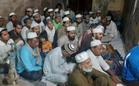 Deoband News: सामूहिक दुआ में लोगों ने अल्लाह से मांगी रो-रोकर दुआएं, खानकाह में हुआ तरावीह में कुरआन पाक मुकम्मल