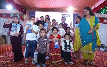 Hardoi News: खत्री सभा द्वारा आयोजित हुआ होली मिलन समारोह, वृंदावन से आये कलाकारो ने मोहा सभी का मन। 