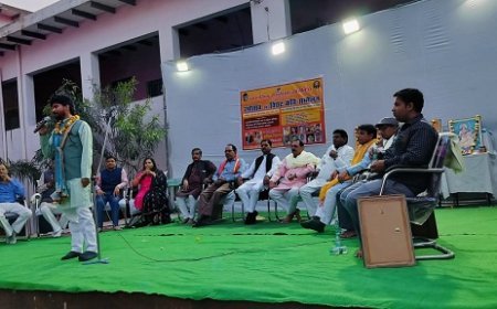 Hathras News: संघ द्वारा  रंगोत्सव एवं विराट कवि सम्मेलन का आयोजन।