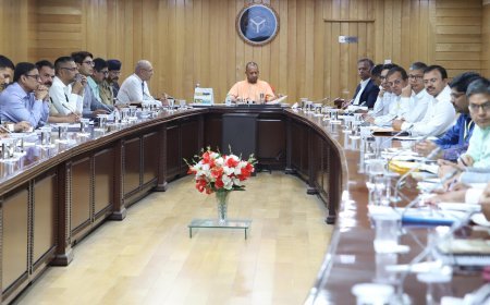 Lucknow News: CM ने राज्य हीटवेव एक्शन प्लान-2025 के साथ ही लखनऊ, आगरा व झांसी के सिटी एक्शन प्लान की पुस्तक का भी किया विमोचन