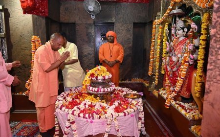 मुख्यमंत्री ने किए मां पाटेश्वरी के दर्शन- गो माता को खिलाया गुड़, मंदिर की व्यवस्थाओं का लिया जायजा। 