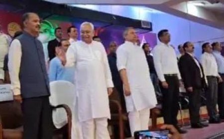 Political News: नीतीश कुमार पर तेजस्वी यादव ने कसा तंज, बोले - कम से कम राष्ट्रगान का अपमान तो नहीं करते। 