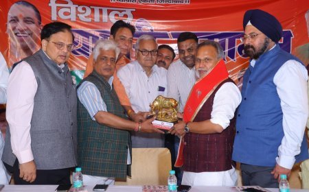 Hathras News: सैंकड़ो व्यापारियों की मौजूदगी में फेम का व्यापारी सम्मेलन संपन्न, सुनील सिंघी बोले, देश मे व्यापार का सुरक्षित माहौल बना है