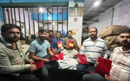 Hathras News: व्यापार मण्ड़ल के शपथ ग्रहण को लेकर हुई बैठक