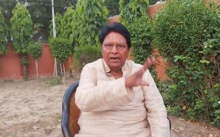 Agra News: सपा सांसद रामजीलाल सुमन द्वारा विवादित बयान के बाद करणी सेना का प्रदर्शन, कुछ अराजक तत्वों ने गढ़ी 'तोड़फोड़ की राजनीति'