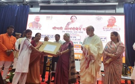 Ayodhya News: राज्यपाल आनंदीबेन पटेल ने आंगनबाड़ी केंद्रों को किट व गैस कनेक्शन का किया वितरण। 