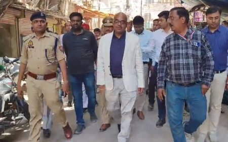 Kanpur News: कानपुर जिलाधिकारी ने नवरात्रि के लिए मंदिरों का किया निरीक्षण। 