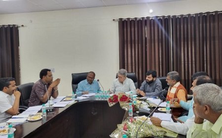 Ayodhya News: जिले के जन प्रतिनिधियों के साथ विद्युत विभाग के अधिकारियों ने की बैठक, दिए आवश्यक दिशा-निर्देश। 