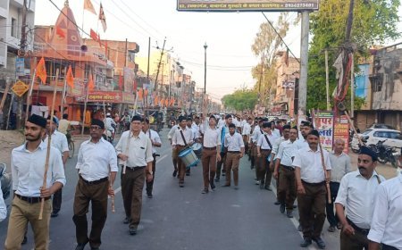 Pratapgarh News: स्वयंसेवकों द्वारा वर्ष प्रतिपदा उत्सव का भव्य आयोजन, गाजे-बाजे के साथ स्वयंसेवकों ने नगर में पथ संचलन किया