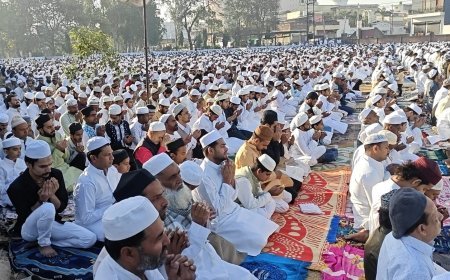 Deoband News: देवबंद में हर्षोल्लास के साथ मनाया गया ईद-उल-फितर का त्योहार, ईदगाह में मुफ्ती सैयद अफ्फान मंसूरपुरी नमाज़ अदा कराई