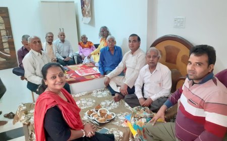 Hathras News: नव संवत्सर के अवसर पर सासनी में सजी कवि चैपाल, रश्मिरथ लेकर आई भोर की ये सु प्रभा