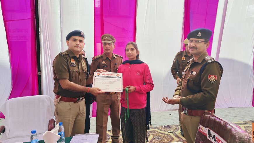 Hardoi News: निबन्ध प्रतियोगिता में 34 विद्यार्थी अव्वल, एसपी ने सम्मानित किया