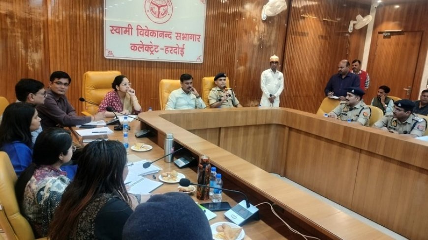 Hardoi News: जिलाधिकारी ने कहा- सभी लोग मिल जुल कर त्यौहार मनाएं, अफवाहों से सावधान रहें।