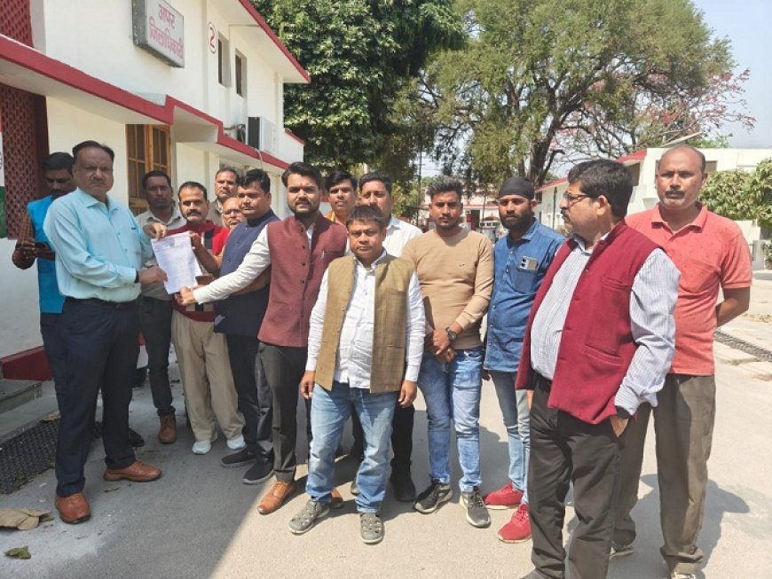 Sitapur News: पत्रकार राघवेन्द्र बाजपेई के हत्यारों को दी जाय सख्त सजा, परिवार को मिले आर्थिक मदद। 