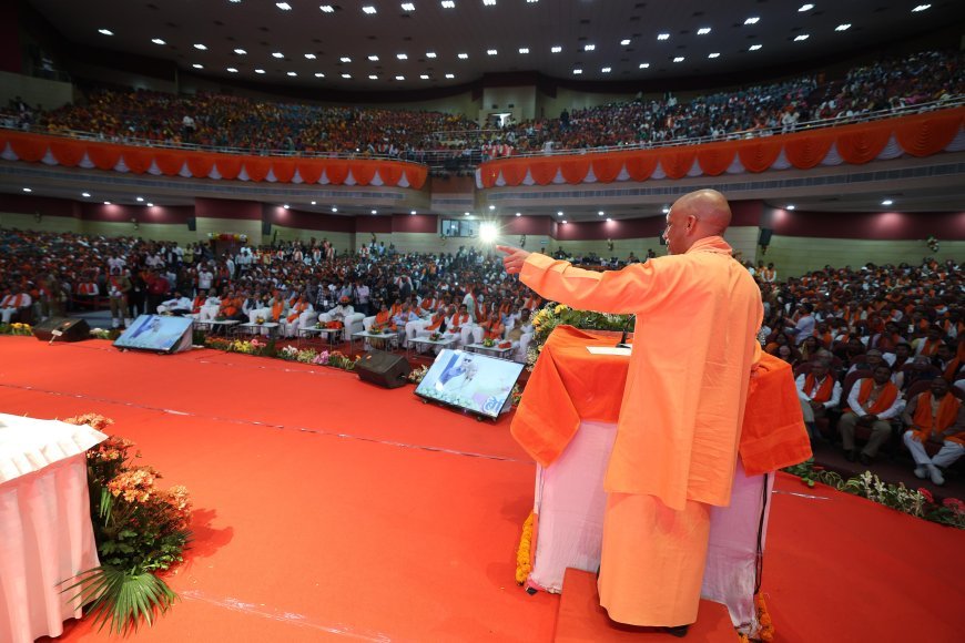 Lucknow News: रंग व विकास की योजनाओं संग सुहावनी हो गई सरोजनीनगर की होलीः CM