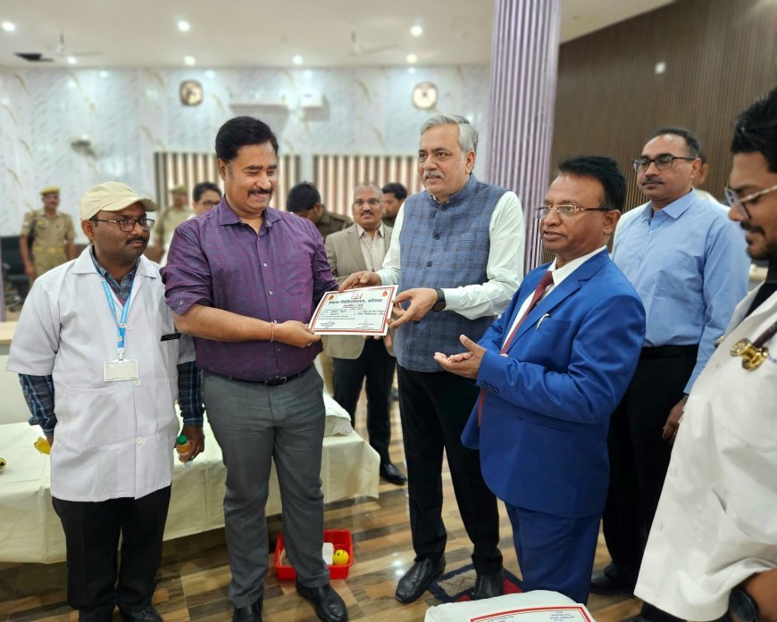 Ballia News: दीवानी न्यायालय परिसर में स्वास्थ्य परीक्षण एवं रक्तदान शिविर का हुआ आयोजन