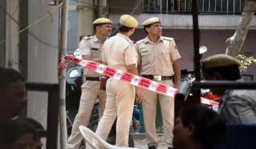 Delhi News: सड़ी-गली हालत में मिली मां-बेटियों की लाश, 2 महीने से नहीं दिया था मकान का किराया।