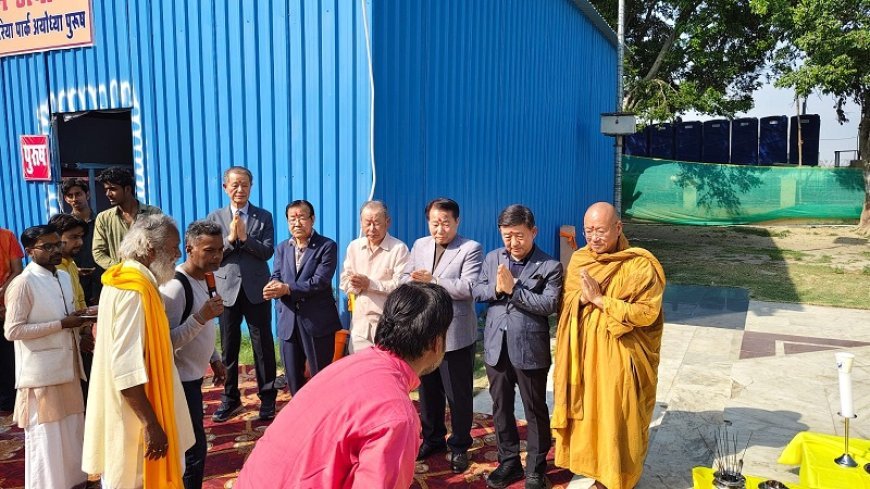 Ayodhya News: दक्षिण कोरिया से अयोध्या पहुंचा 78 सदस्यीय शिष्टमंडल, श्रीराम मंदिर में सभी ने किया दर्शन पूजन। 