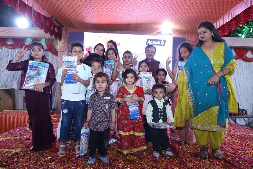 Hardoi News: खत्री सभा द्वारा आयोजित हुआ होली मिलन समारोह, वृंदावन से आये कलाकारो ने मोहा सभी का मन। 