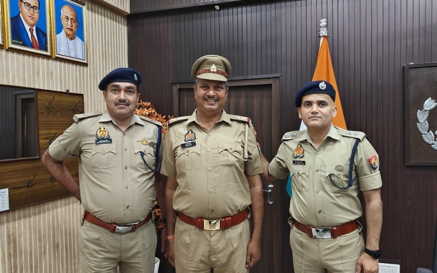 Hardoi News: हेड कांस्टेबल को मिले 2 स्टार, एसपी ने पदोन्नति मिलने पर शुभकामनाएं दीं। 