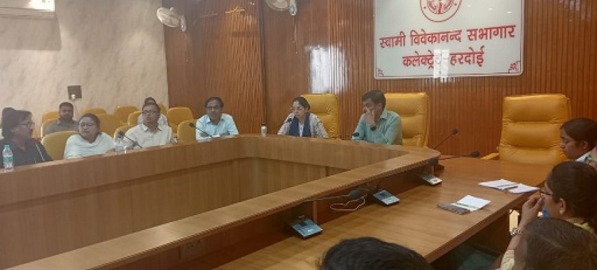 Hardoi News: जिलाधिकारी की अध्यक्षता में हुई पशुपालन विभाग की बैठक,  अधिकारियों को दिए  निर्देश।