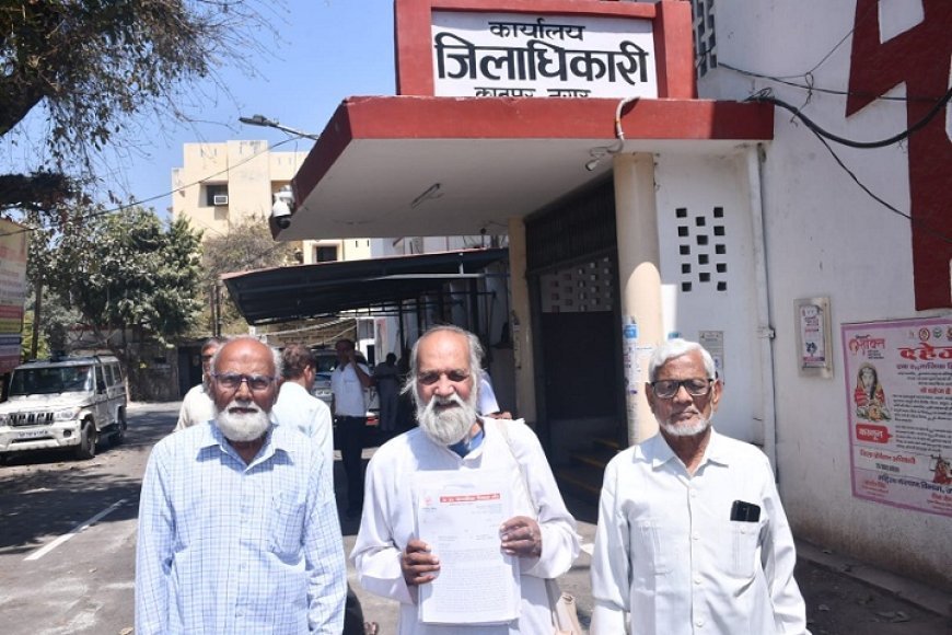 Kanpur News: उत्तर प्रदेश माध्यमिक शिक्षक संघ ने जिलाधिकारी को ज्ञापन सौंपा। 