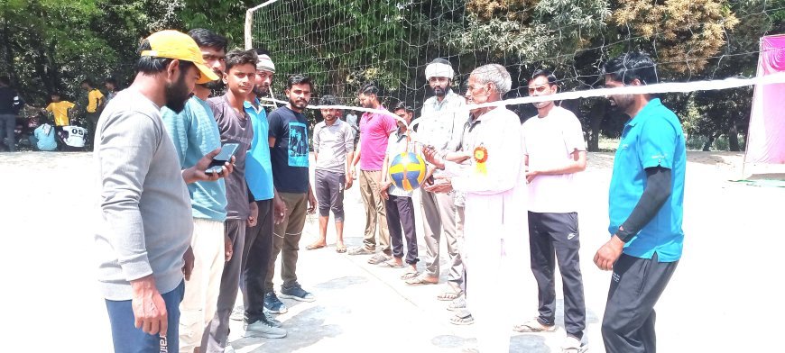 Hardoi News: शहीद दिवस पर नेहरू युवा केंद्र द्वारा गोष्ठी एवं खेलकूद प्रतियोगिता का आयोजन